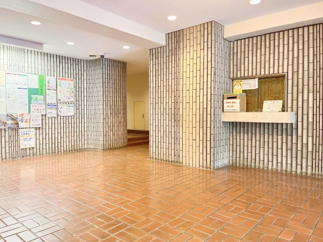 トーア平井マンションのロビー|清掃がいきわたっており、とてもきれいなエントランスロビーです♪