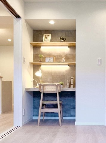 トーア平井マンションの内装|造作デスク付き！お子様の学習スペースや、趣味を楽しむための空間として活用できます