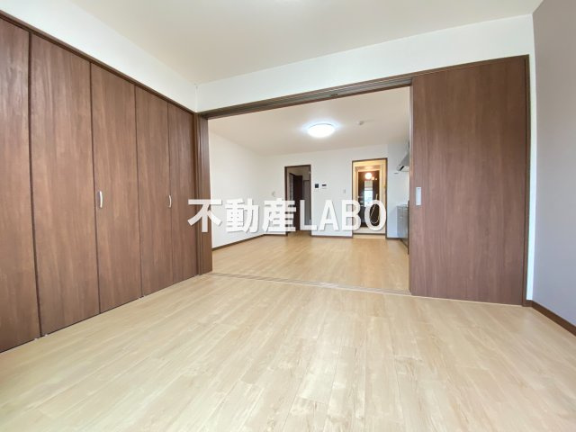 プレジール帝塚山の洋室