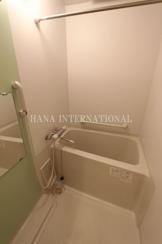 ラグレージュⅢの浴室