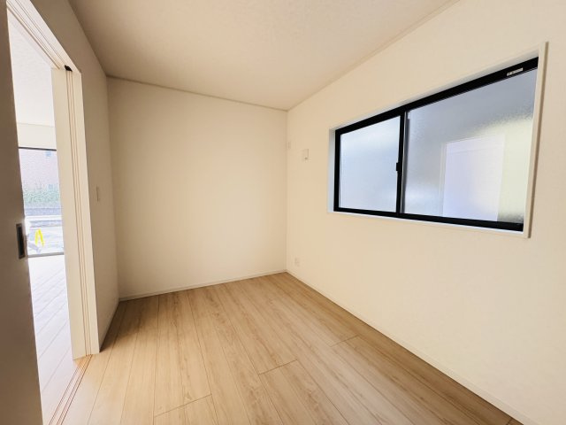 三郷市早稲田６丁目新築戸建【前間小学校：9分】の洋室|1F5帖洋室