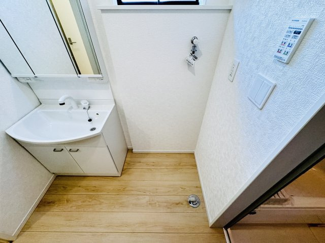 三郷市早稲田６丁目新築戸建【前間小学校：9分】のランドリースペース|洗濯機置き場