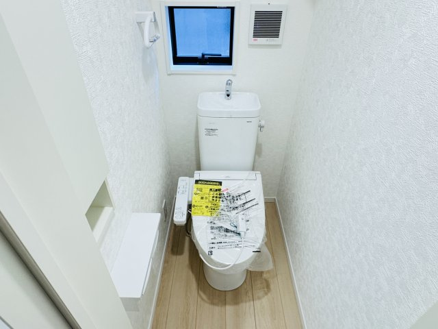 三郷市早稲田６丁目新築戸建【前間小学校：9分】の冷暖房・空調設備|温水洗浄暖房便座つきトイレ