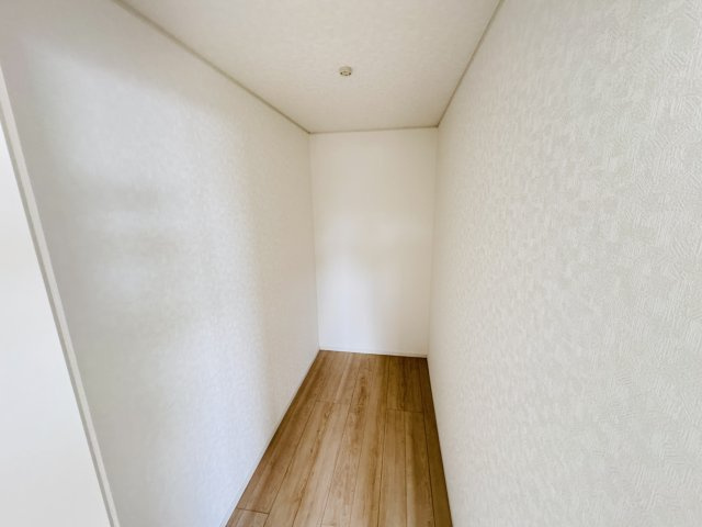 三郷市早稲田６丁目新築戸建【前間小学校：9分】の収納|7.5帖寝室・2.2帖ウォークインクローゼット