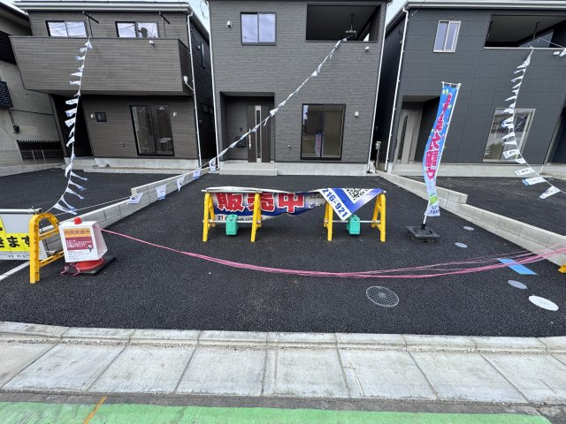 三郷市早稲田６丁目新築戸建【前間小学校：9分】の駐車場|3号棟駐車スペース・並列2台駐車可