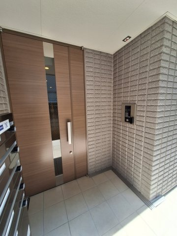 アクシス南浦和のエントランス