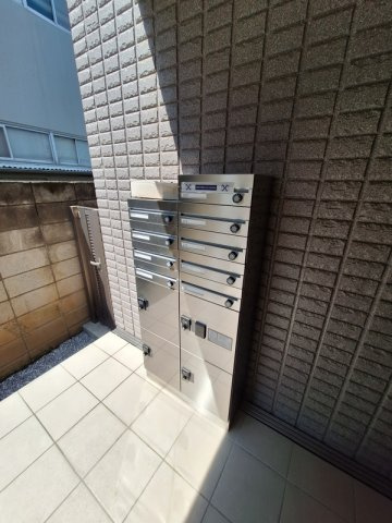 アクシス南浦和のエントランス