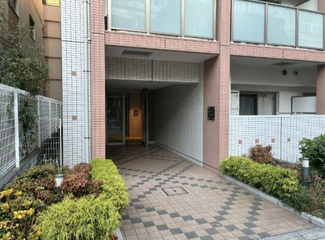 グランディール浅草のエントランス