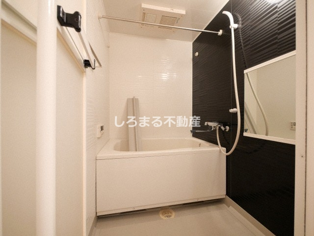 ドュ シンビオス桜川の浴室