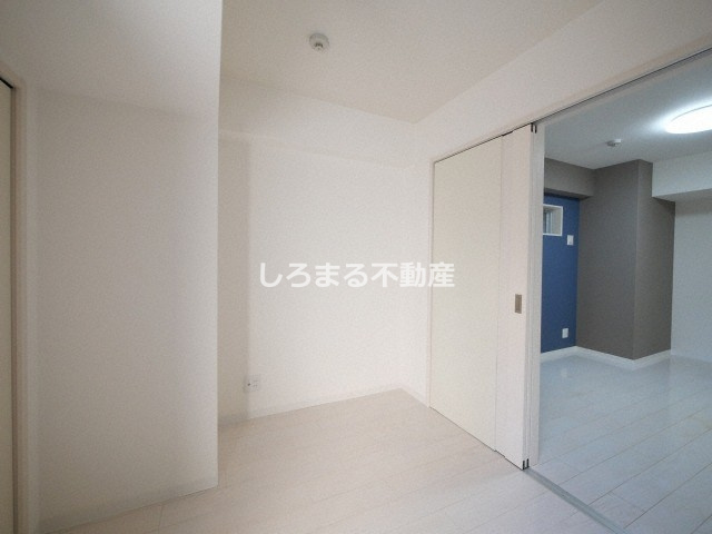 ドュ シンビオス桜川の洋室