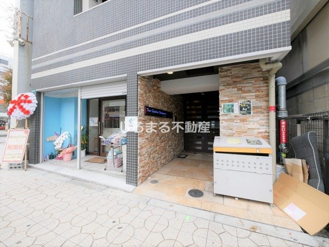 ドュ シンビオス桜川のエントランス