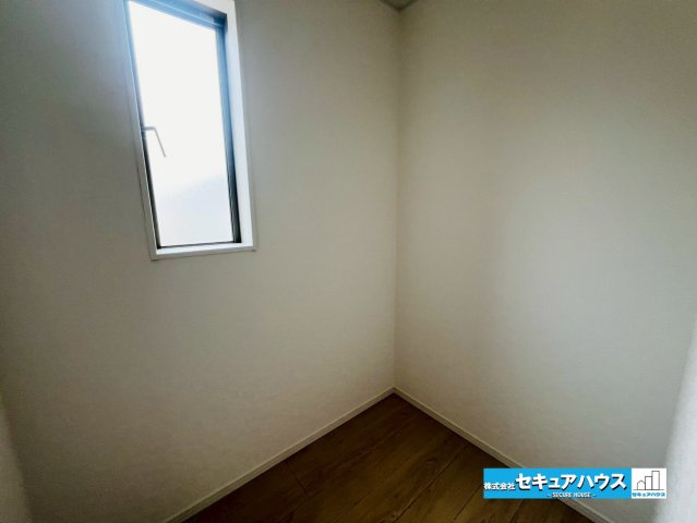 【今からご案内可能】刈谷市小垣江町本郷下　全9棟の収納|【ウォークインクローゼット】
◆約2帖のスペースはタンスをそのまま入れたり、大きなお荷物を収納することもできます。