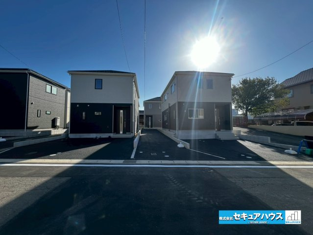 【今からご案内可能】刈谷市小垣江町本郷下　全9棟の前面道路含む現地写真|事前予約にて現地ご見学いただけます！お気軽にお問い合わせください♪
■株式会社　セキュアハウス■
住宅ローンに強く、知識、経験豊富なスタッフ在籍
お客様に寄り添い、ご成約後もサポート致します。