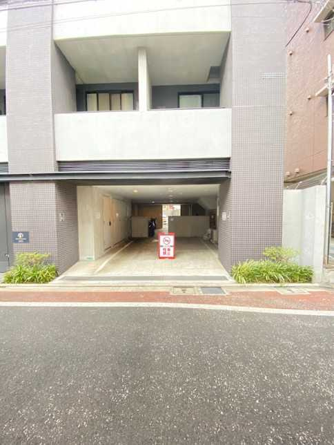 パークフラッツ中目黒　ペット相談　目黒川沿い　トランクルームのエントランス
