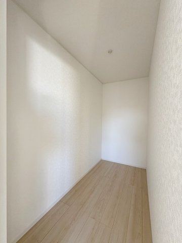三郷市早稲田6丁目　新築戸建　全4棟　3号棟の収納|季節物の大物家電の収納にも便利な2.2帖のウォークインクローゼット