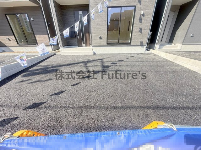 三郷市早稲田6丁目　新築戸建　全4棟　3号棟の駐車場|家族の車＋来客用にも便利な並列2台駐車