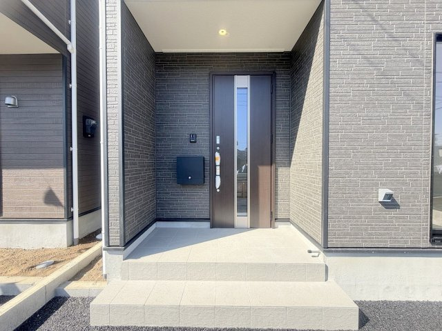三郷市早稲田6丁目　新築戸建　全4棟　3号棟のエントランス|玄関アプローチ