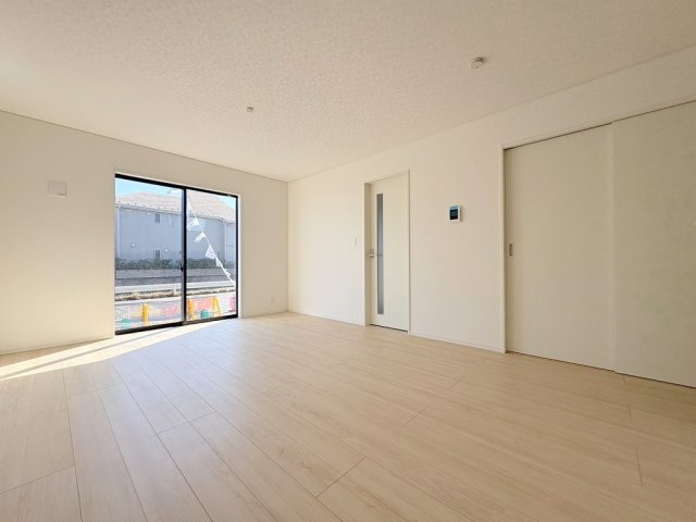 三郷市早稲田6丁目　新築戸建　全4棟　3号棟の居間・リビング|家族団らんで過ごすリビングは16帖の広さを確保