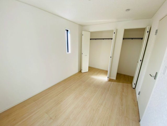 【2号棟】富里市七栄　第34　全７棟の洋室