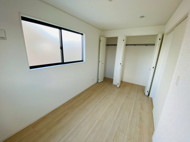 【2号棟】富里市七栄　第34　全７棟の洋室