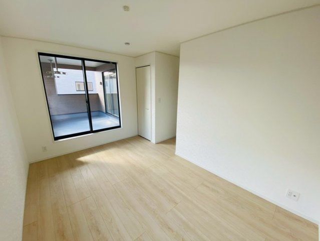 【2号棟】富里市七栄　第34　全７棟の洋室