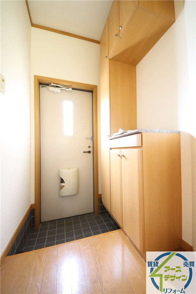 ハイツラフレシールの玄関