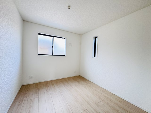 三郷市早稲田６丁目新築戸建【前間小学校：9分】の子供部屋|5.5帖洋室