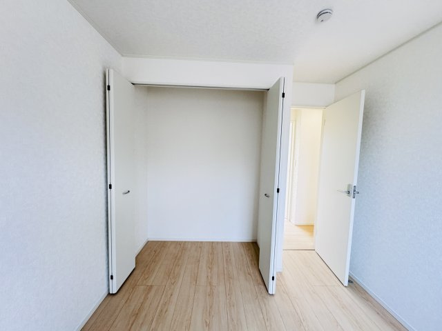 三郷市早稲田６丁目新築戸建【前間小学校：9分】の収納|5.5帖洋室収納