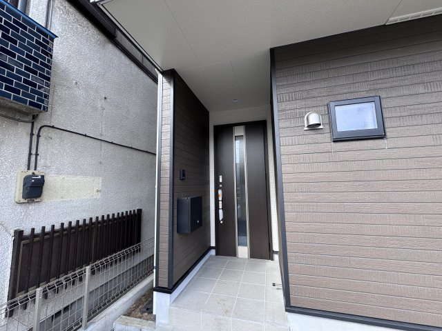 三郷市早稲田６丁目新築戸建【前間小学校：9分】のエントランス|エントランス・玄関ポーチ
