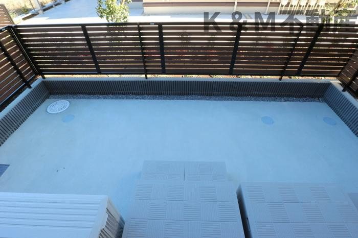 ハイピクチャー　　D棟のバルコニー|暖かな日差しのふりそそぐバルコニー