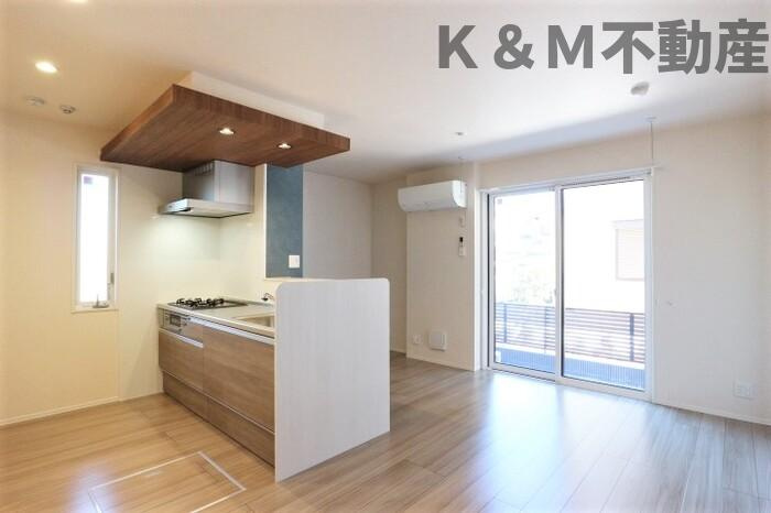 ハイピクチャー　　D棟の居間・リビング|こちらの居間で趣味の時間をお楽しみください