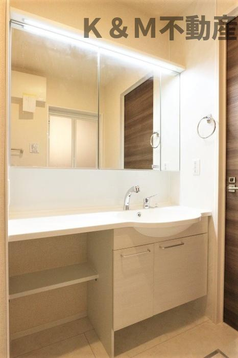 ハイピクチャー　　D棟の洗面所|忙しい朝には欠かせない洗面所です