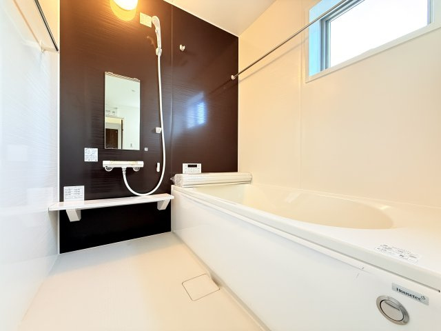 笠間市岩間駅西第3　新築戸建の浴室|浴室暖房乾燥機付きで冬場のお風呂もあったか快適！乾燥モードを使えば浴室内で洗濯物を乾かせます。