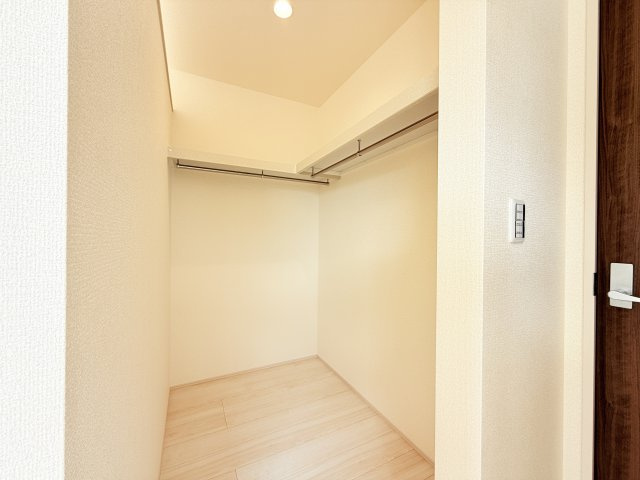 笠間市岩間駅西第3　新築戸建の収納|普段使いのお洋服や小物はもちろん、季節物のお洋服などもしっかりと整理整頓おしまい頂けます。居室空間をより広く隅々までお使いいただけますね。