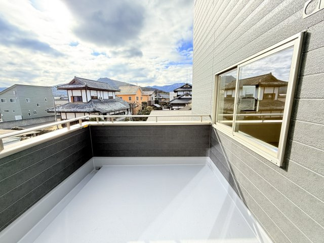 笠間市岩間駅西第3　新築戸建のバルコニー|日当たりの良いバルコニーは外干しスペースにぴったりです◎