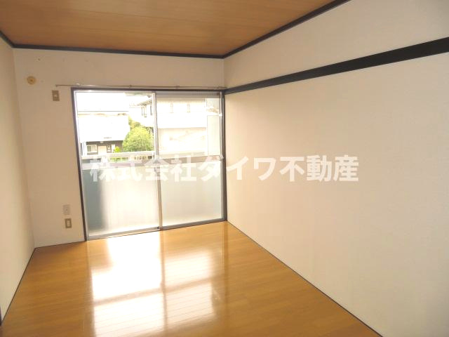 パークハウス竜美の居間・リビング|窓側（2023年撮影）