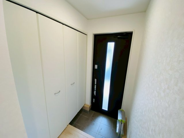 【4号棟】富里市七栄　第34　全７棟の玄関