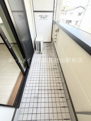 大阪市城東区永田２丁目のアパートのバルコニー