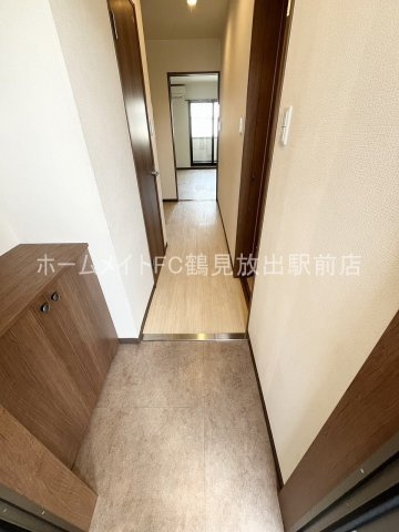 大阪市城東区永田２丁目のアパートの玄関