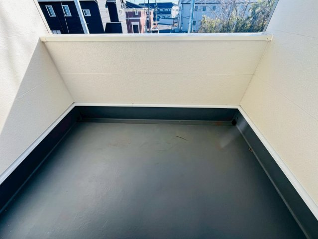Ⅱ期のバルコニー|〇１号棟　バルコニー〇
屋根付きのインナーバルコニーなら、急な雨でも安心♪共働きのご夫婦にもおすすめです（＾＾）
2026年2月撮影
