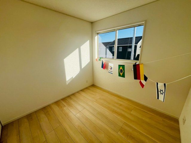Ⅱ期の洋室|〇１号棟　洋室　4.7帖〇
お子様ひとりひとりにお部屋を持たせることができます♪
2026年2月撮影
