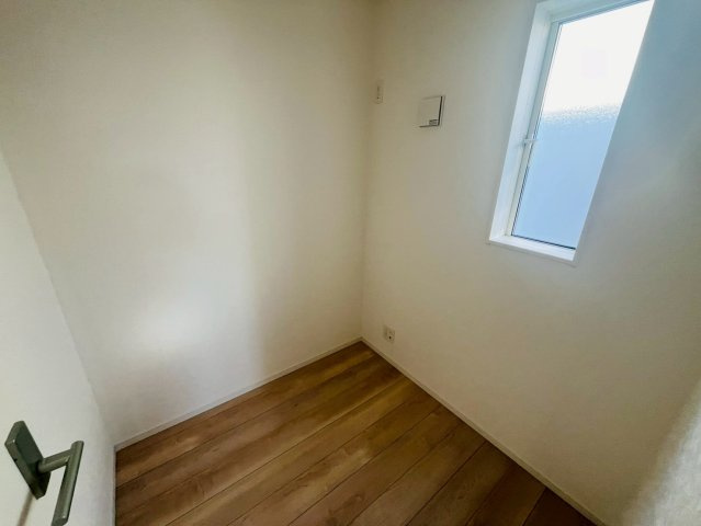 Ⅱ期のその他|〇１号棟　テレワークルーム　2帖〇
在宅ワークが増えた方へ♪デスクを置いて、集中してお仕事をすることができます。他にも、収納や趣味の部屋など様々な用途で使用できます♪
2026年2月撮影