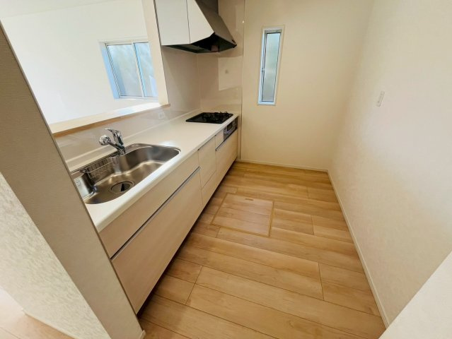 Ⅱ期のキッチン|〇１号棟　キッチン〇
収納豊富なキッチン♪大容量スライド収納と床下収納完備で食器や保存食などを保管しておくことができます（＾＾）
2026年2月撮影