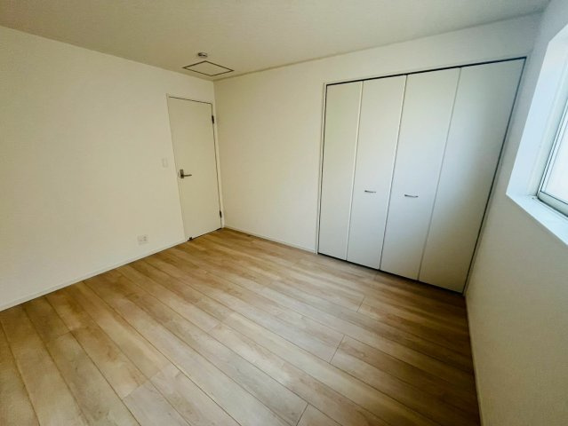 Ⅱ期の洋室|〇２号棟　洋室　7帖〇
各居室に収納付きで住みやすさにこだわっています（＾＾）
2026年2月撮影