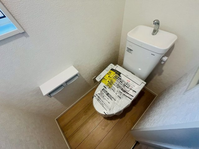 Ⅱ期のトイレ|〇４号棟　トイレ〇
ウォシュレット付きトイレ。ご家族様が多いご家庭の方も安心の1、2階トイレ完備！
2026年2月撮影