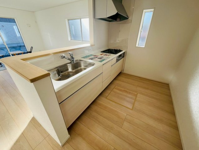 Ⅱ期のキッチン|〇４号棟　キッチン〇
自然光で明るい対面キッチン♪広々しているので、ご夫婦で会話を楽しみながらお料理をすることができます（＾＾）
2026年2月撮影