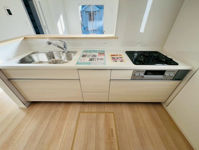 Ⅱ期のキッチン|〇４号棟　キッチン〇
収納豊富なキッチン♪大容量スライド収納と床下収納完備で食器や保存食などを保管しておくことができます（＾＾）
2026年2月撮影