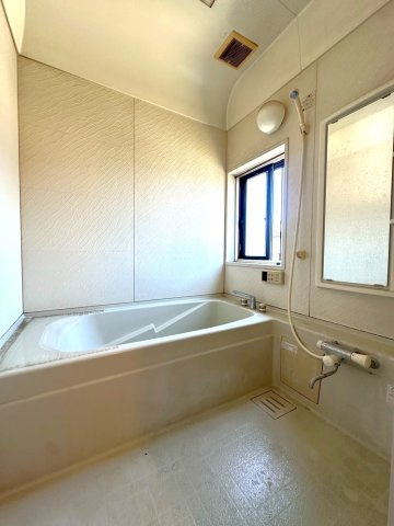 深谷市東大沼戸建の浴室|浴室
各所リフォーム・クリーニング等、ご提案可能です。現地にて状態をご確認ください。