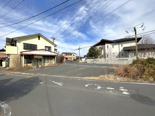 深谷市東大沼戸建の外観|広々とした約94坪の土地に佇む2階建ての店舗付住宅でございます。