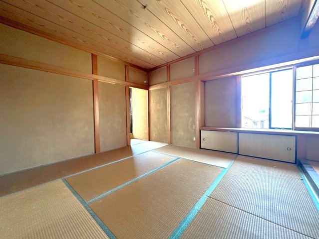 深谷市東大沼戸建の和室|2階8帖和室
2階は全室8帖超の広々設計です。